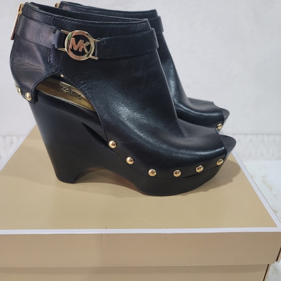 Shoes - Picture 2 of 5